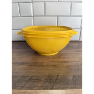 Vtg Yellow Tupperware Servalier 8" Square Bowl 1970's